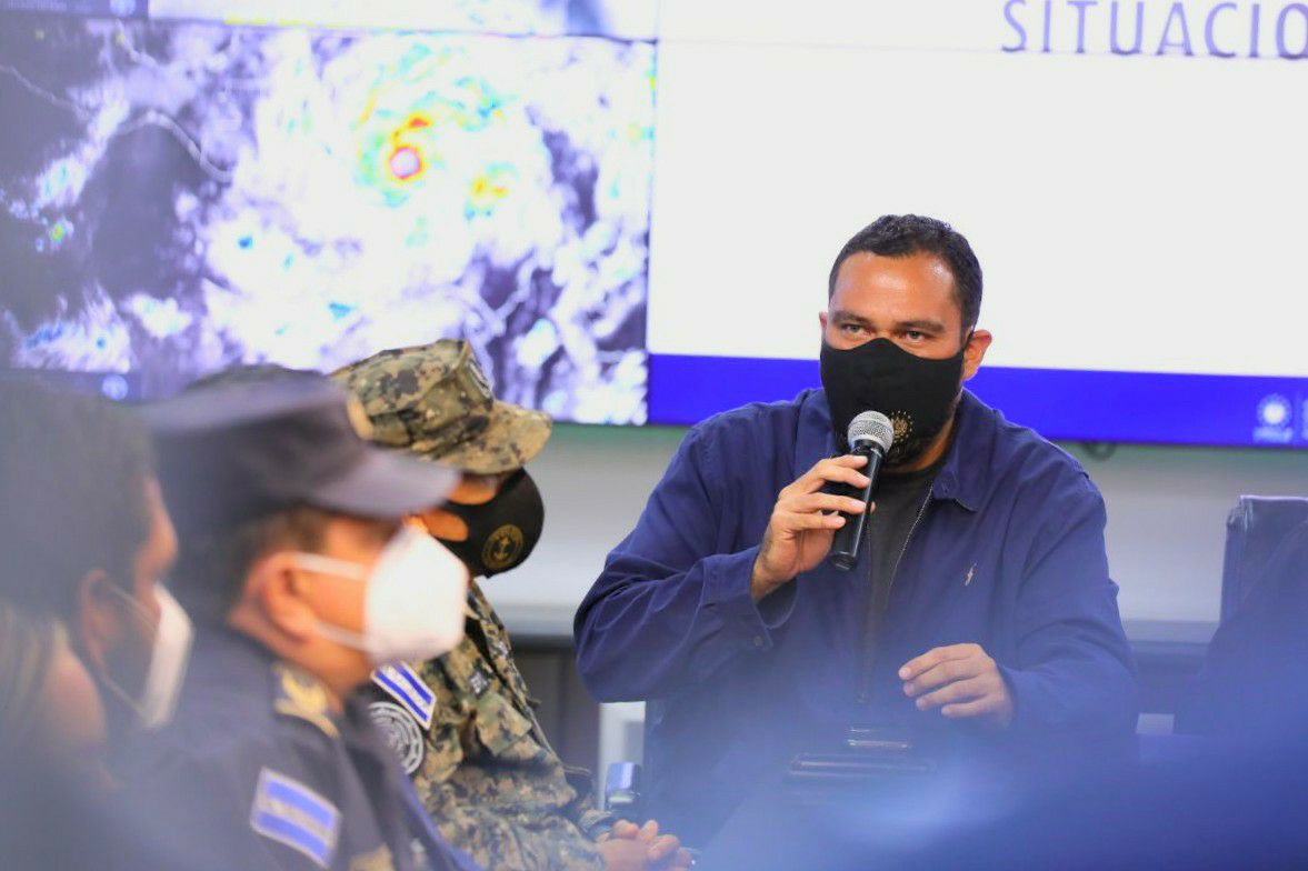 Ministro Durán pide a la ciudadanía acatar indicaciones ante la llegada del huracán ETA ministro-duran-pide-a-la-ciudadania-acatar-indicaciones-ante-la-llegada-del-huracan-eta